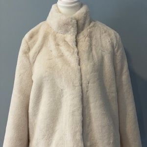 Vero Moda Women's White Faux Fur Jacket-size Large